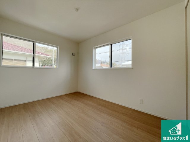 川辺郡猪名川町伏見台　第8期　新築一戸建ての洋室|シンプルな洋室は、自分好みのインテリアが楽しめます♪ご家族とインテリアや家具を選びに行くのは新築購入時の醍醐味の一つです。ぜひお楽しみください♪