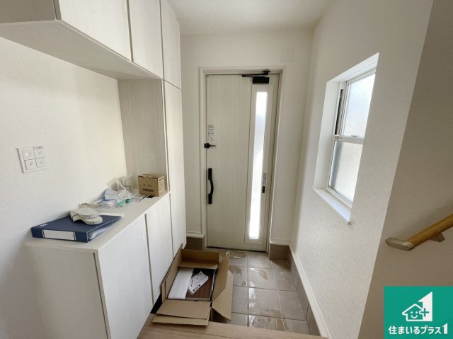 川辺郡猪名川町伏見台　第8期　新築一戸建ての玄関|シューズボックスにはたくさんの靴が収納できるので玄関周りはいつもスッキリ！ご家族が増えても安心！