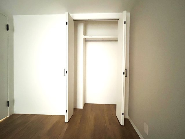 ◆京阪本線『中書島』駅徒歩４分＆３沿線利用可能◆令和６年８月フルリノベーション完了◆ペルル伏見桃山Ⅱの洋室|クローゼット