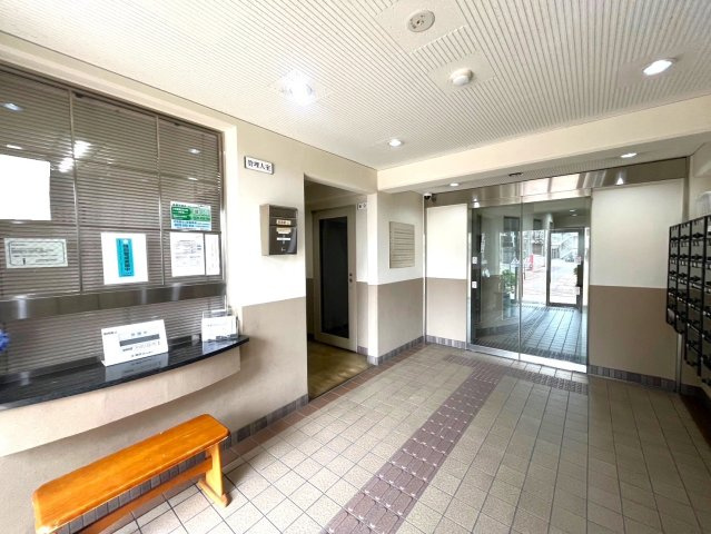 ◆京阪本線『中書島』駅徒歩４分＆３沿線利用可能◆令和６年８月フルリノベーション完了◆ペルル伏見桃山Ⅱのエントランス|エントランス