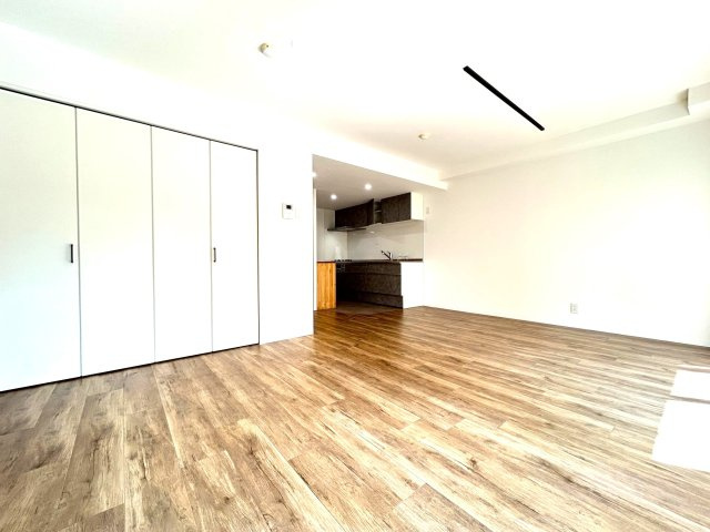 ◆京阪本線『中書島』駅徒歩４分＆３沿線利用可能◆令和６年８月フルリノベーション完了◆ペルル伏見桃山Ⅱの居間・リビング|リビング