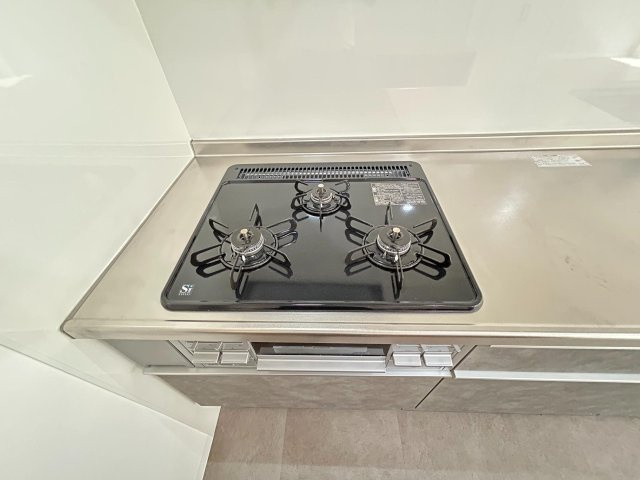 ◆京阪本線『中書島』駅徒歩４分＆３沿線利用可能◆令和６年８月フルリノベーション完了◆ペルル伏見桃山Ⅱのキッチン|コンロ