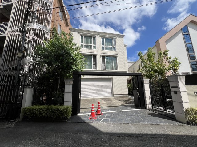 ハウスメーカー施工！建坪約70坪の収納豊富な広々戸建の庭