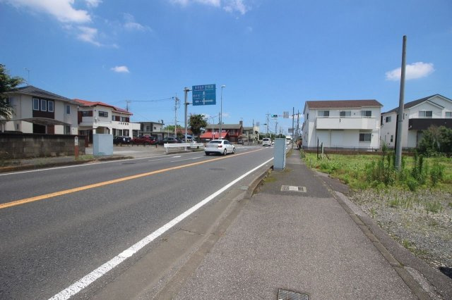 下野市小金井の前面道路含む現地写真|北西側道路（2024年6月撮影）