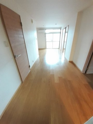 【居間・リビング】 | ドリームハイツ高田 | 【ドリームハイツ高田】ゆったりとしたリビングです