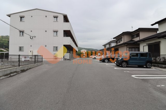 Lead R.Eの駐車場|駐車場があります