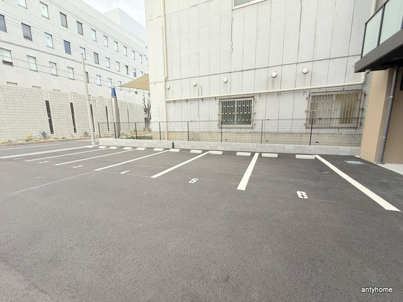 LIVIAZ SHIN-OSAKA Ciel　仲介手数料無料の駐車場