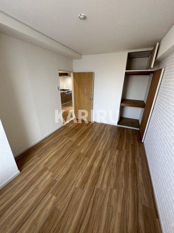 サン岩本ビルの洋室