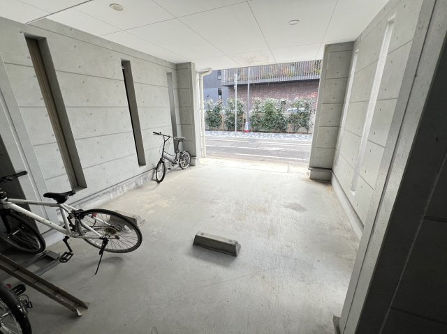 eagle HONJINの駐車場