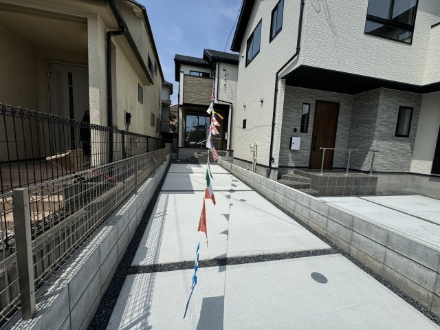 柏市南逆井6丁目新築戸建【逆井小学校：10分】の駐車場|2号棟駐車スペース・縦列２台駐車可