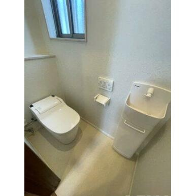 新山貸家のトイレ