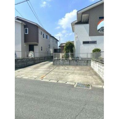 新山貸家の駐車場