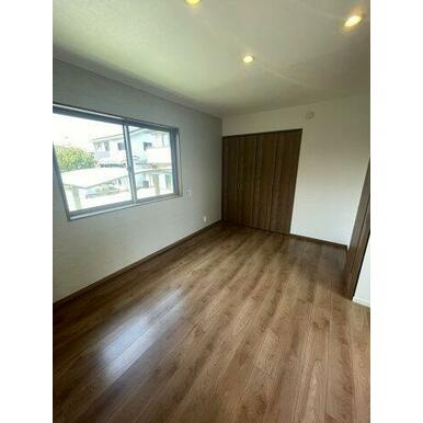 新山貸家の洋室