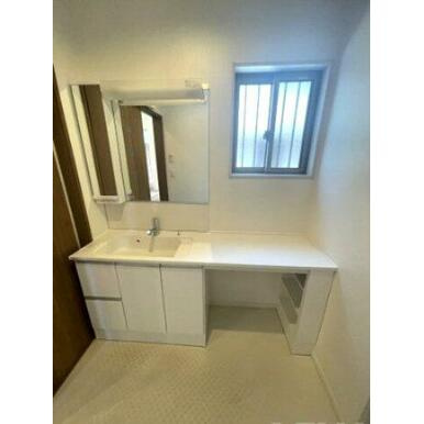 新山貸家の独立洗面台