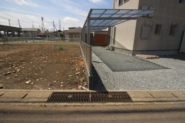 小山市喜沢の外観|西側との境界部分（2024年5月撮影）
