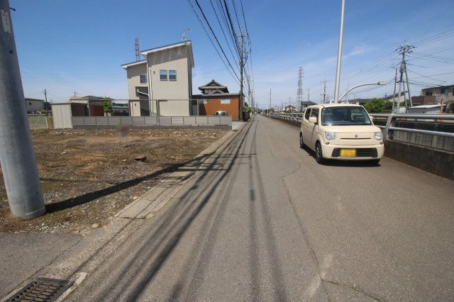 小山市喜沢の前面道路含む現地写真|北側道路（2024年5月撮影）