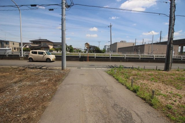 小山市喜沢の前面道路含む現地写真|東側道路（2024年5月撮影）
