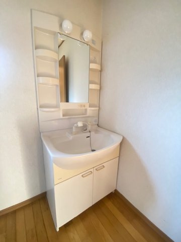 都城市金田町の中古一戸建の独立洗面台