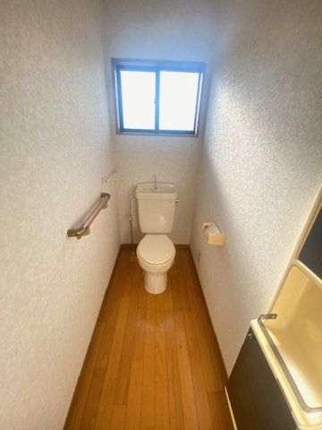 都城市金田町の中古一戸建のトイレ