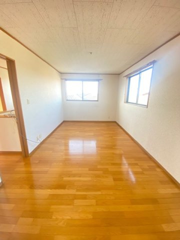 都城市金田町の中古一戸建の洋室