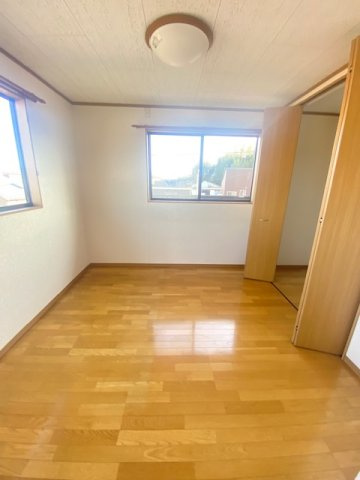 都城市金田町の中古一戸建の洋室