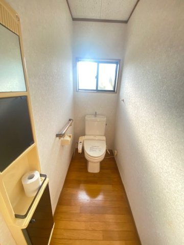 都城市金田町の中古一戸建のトイレ