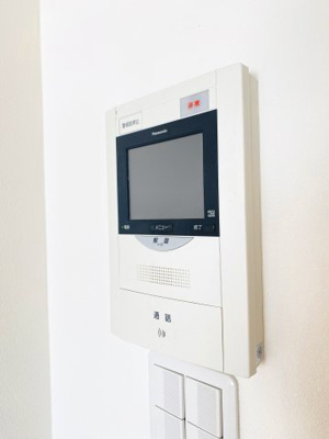 【セキュリティ】 | ヒルテラス横浜・保土ヶ谷壱番館 | 来客時に便利なTVモニター付インターホン。
女性やお子様のお留守番時にも安心です♪