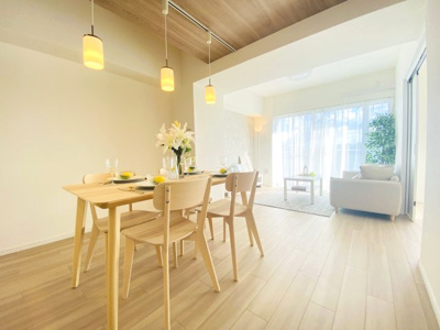 【居間・リビング】 | ヒルテラス横浜・保土ヶ谷壱番館 | 別アングルから見たリビングです。