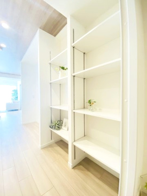 【収納】 | ヒルテラス横浜・保土ヶ谷壱番館 | ウォークスルーパントリーです。通り抜けができるため家事効率が上がります。