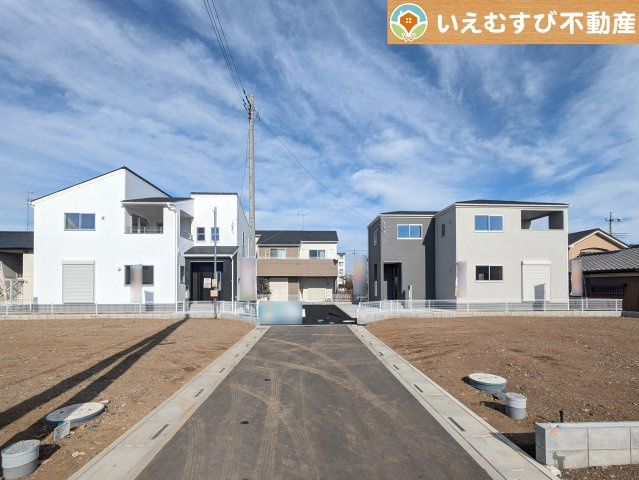 Livele Garden.S　鴻巣箕田第5の前面道路含む現地写真|充分な広さの4.2ｍ前面道路
お車の出し入れも問題なく行えるスペースが確保されています♪