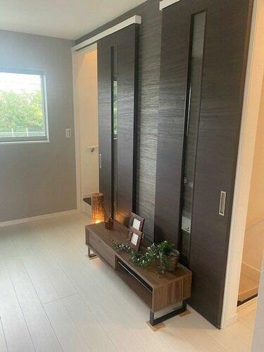 大橋町　中古一戸建ての居間・リビング|LDK12.5帖
■物件内覧・資金計画相談・住宅ローン相談、リフォーム相談、お問合せ受付中■
※当日・翌日のご内覧、ご相談はお電話でのお問合せがスムーズです！