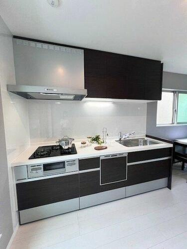 大橋町　中古一戸建てのキッチン|システムキッチン　食器洗い乾燥機付き
■物件内覧・資金計画相談・住宅ローン相談、リフォーム相談、お問合せ受付中■
※当日・翌日のご内覧、ご相談はお電話でのお問合せがスムーズです！