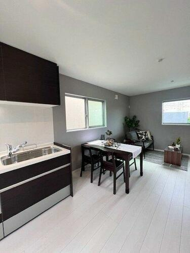 大橋町　中古一戸建ての居間・リビング|LDK12.5帖
■物件内覧・資金計画相談・住宅ローン相談、リフォーム相談、お問合せ受付中■
※当日・翌日のご内覧、ご相談はお電話でのお問合せがスムーズです！