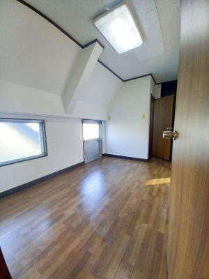 【居間・リビング】 | 石原マンション | 南側洋室　約6.5帖