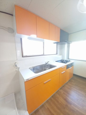 【キッチン】 | 石原マンション | 3口ガスのシステムキッチン、グリル機能