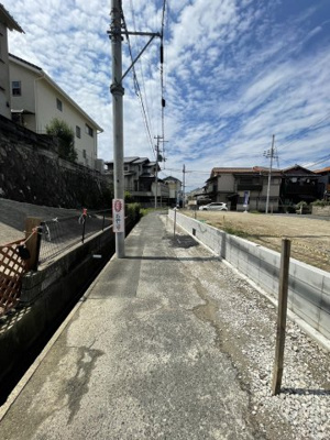【前面道路含む現地写真】 | 四條畷市岡山４丁目条件付き売土地