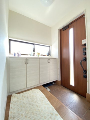 【玄関】 | 熊谷市円光1丁目　中古住宅   | 現地(2024年9月撮影)