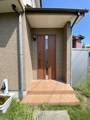 【玄関】 | 熊谷市円光1丁目　中古住宅   | 現地(2024年9月撮影)