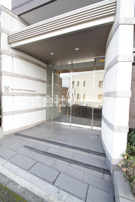 ザ・パークハビオ横浜山手のエントランス