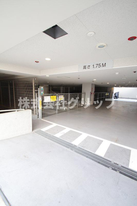 ザ・パークハビオ横浜山手の駐車場