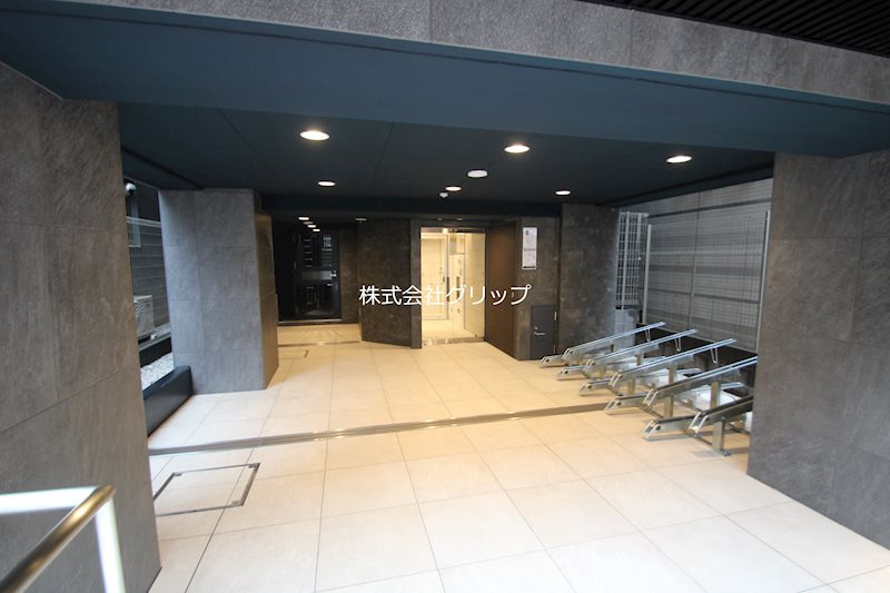 SYNEX横濱青木町のエントランス