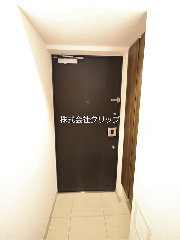 AZEST関内の玄関