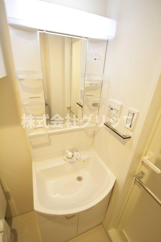 ジェノヴィア横浜関内Ⅱスカイガーデンの独立洗面台