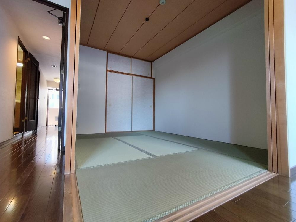 ライオンズマンション忍ヶ丘の和室|和室　リビング横　押入付き■物件内覧・資金計画相談・住宅ローン相談、リフォーム相談、お問合せ受付中■
※当日・翌日のご内覧、ご相談はお電話でのお問合せがスムーズです！