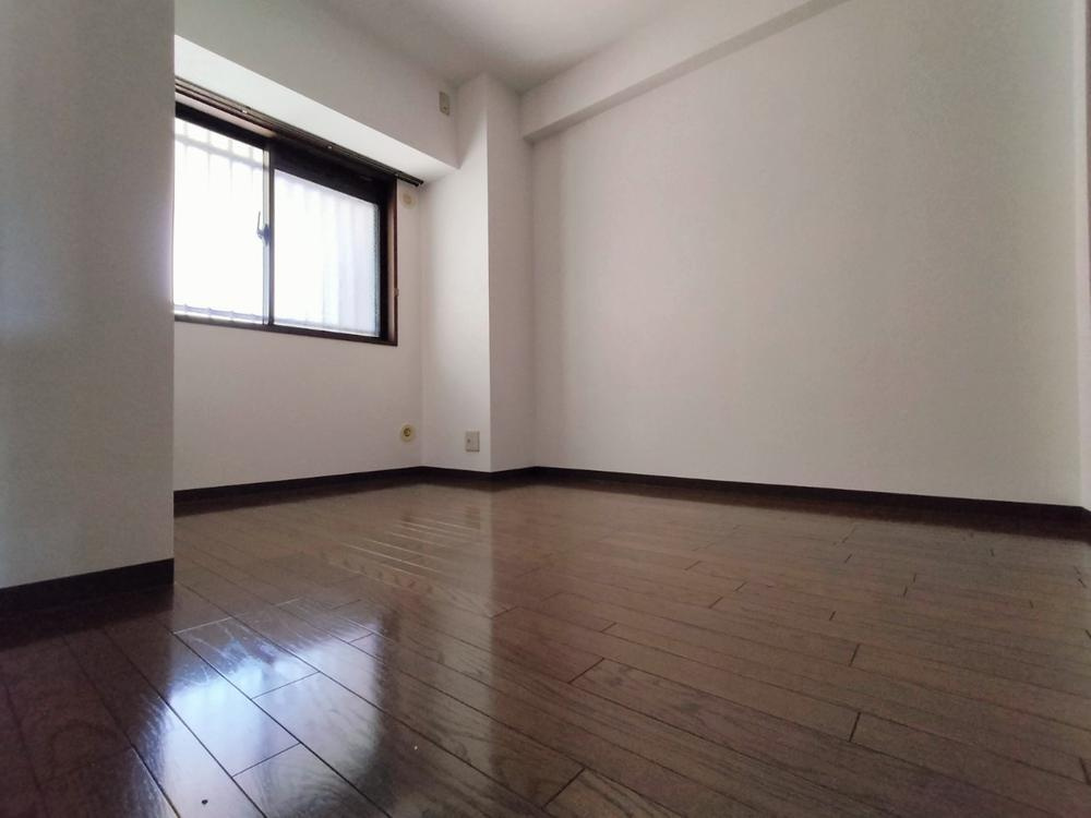 ライオンズマンション忍ヶ丘の洋室|洋室5.0帖　窓付き　クローゼット■物件内覧・資金計画相談・住宅ローン相談、リフォーム相談、お問合せ受付中■
※当日・翌日のご内覧、ご相談はお電話でのお問合せがスムーズです！