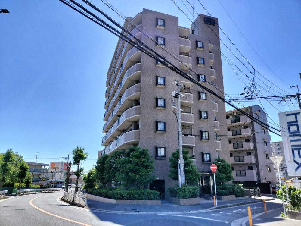ライオンズマンション忍ヶ丘の外観|新しい生活にいかがでしょうか？外観はお住まいの顔になります。こだわりたいポイントですね。水回りリフォームやリノベーションも承ってます。
■現地見学・資金計画相談・住宅ローン相談もお問合せ受付中■