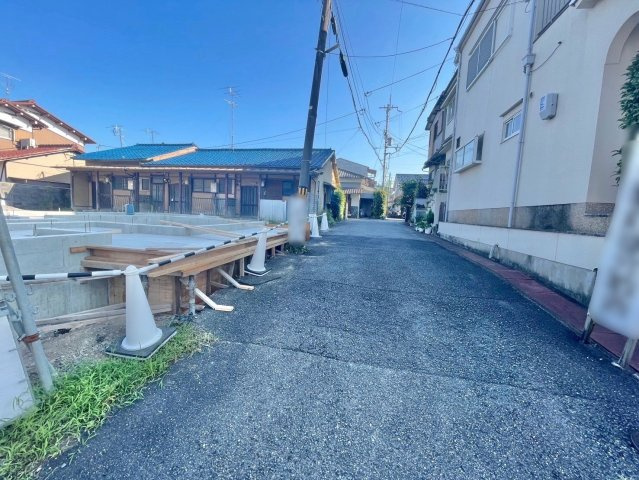 長岡京市開田1丁目　建築条件なし土地の前面道路含む現地写真