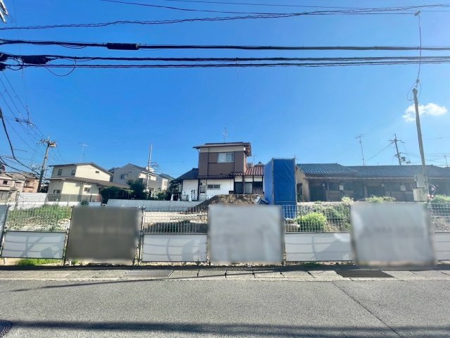 長岡京市開田1丁目　建築条件なし土地の前面道路含む現地写真