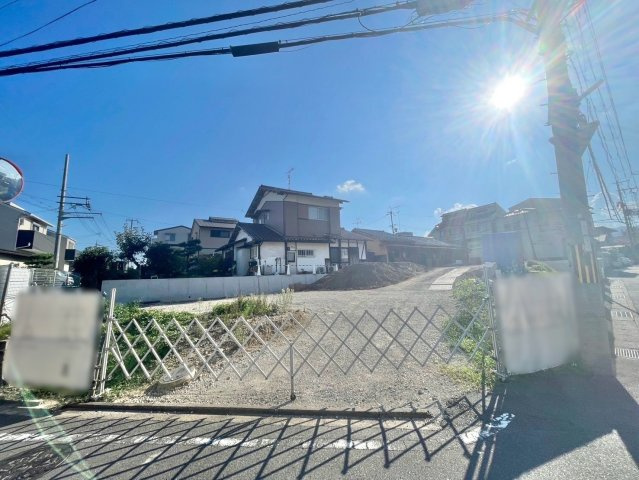 長岡京市開田1丁目　建築条件なし土地の前面道路含む現地写真