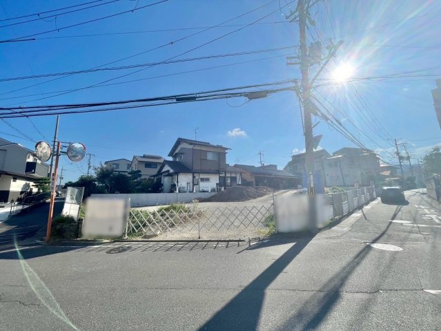 長岡京市開田1丁目　建築条件なし土地の前面道路含む現地写真